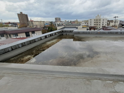 屋上防水工事のタイミング ひび割れ